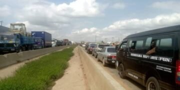 PHOTOS | Gridlock as Fuel-laden Tanker Falls on Lagos-Ibadan Expressway | METROWATCH