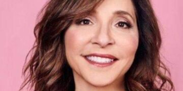 Musk Unveils New Female Twitter CEO | METROWATCH