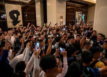 Drink with Messi for $42,000: Chinese Police Warn Over Scams | METROWATCH