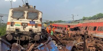 PHOTOS | 288 Dead, 850 Injured as Three Passenger Train Derail in India | METROWATCH