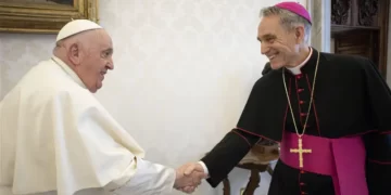 Pope Francis Orders Pope Benedict’s Former Aide to Leave Vatican | METROWATCH