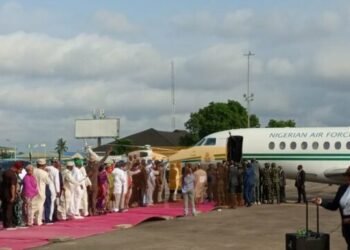 Tinubu Appreciates Nigerians for Warm Welcome at Lagos Airport | METROWATCH