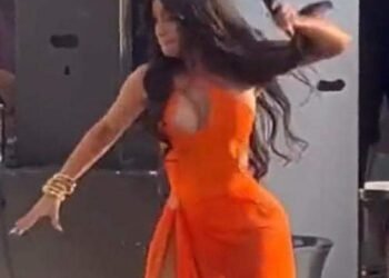 Cardi B Throws Microphone at Fan during Concert | METROWATCH