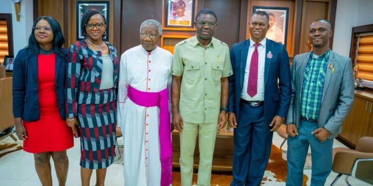 •Philip Shaibu with members of the Catholic Medical Practitioners at the Government House, Benin City, on Thursday.