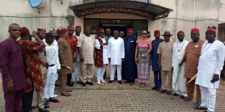 •Senator Emmanuel Aguariavwodo with members of the Ohaneze Ndigbo Delta Central and South Senatorial Districts at the Government House, Asaba, on Tuesday July 11