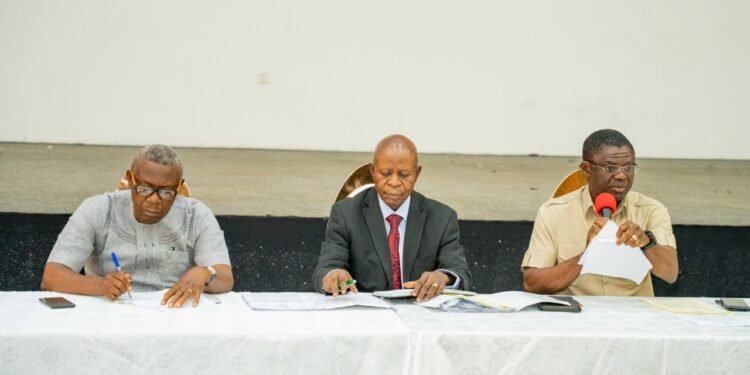 Philip Shaibu (r) with government officials during the monthly Revenue Review Meeting held at the Government House, Benin City on Tuesday July 11