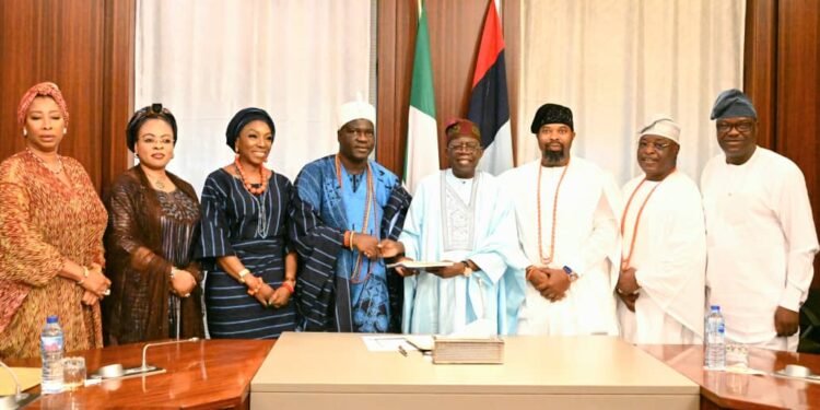 *L-R: Hon. Nnenna Elendu Ukeje, Chief (Mrs) Bimbola Fadamilola, Olori Adedoyin Alao, Olugbon of Orile-Igbon, HRH Oba Francis Olusola Alao, President Bola Tinubu, Otunba Tomi Araromi, Akogun Bolaji Adigun and Prof. Adeolu Akande when the Olugbon led a delegation to visit President Tinubu at the Presidential Villa, Abuja...Friday