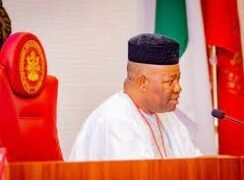 VIDEO | Akpabio Exposes Senators’ in ‘Holiday Allowance’ Payment Amid Hardship | METROWATCH