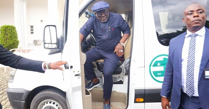•Delta Governor, Rt. Hon. Sheriff Oborevwori (left) alighting from one of the newly introduced Jets system Electronics Automobiles shortly after test driving it in Government House,  Asaba on Thursday. PIX: SAMUEL JIBUNOR
