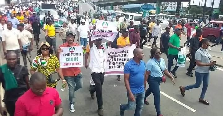 *The protesters on Port Harcourt roads ...