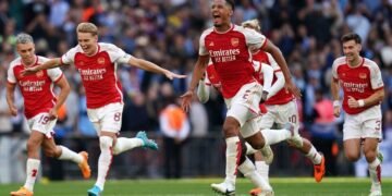 Arsenal Beat Man City to Win Community Shield | METROWATCH