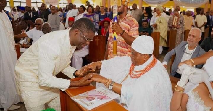 •Philip Shaibu in a warm handshake with the Esama of Benin