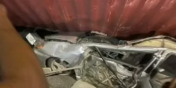 3 Escape Death as 40ft Container Crushes Car in Lagos – LASTMA | METROWATCH