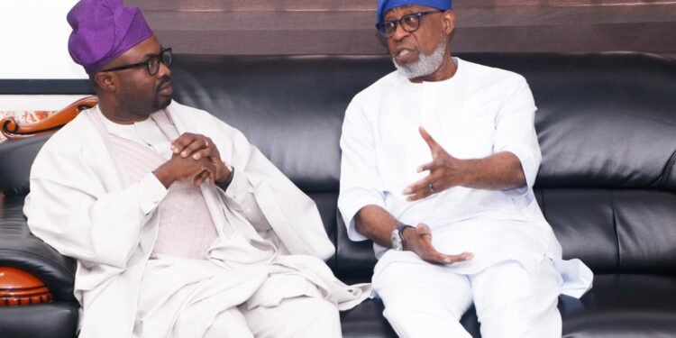 *Minister of Solid Minerals Development, Dr. Dele Alake (r) and Minister of Interior, Hon. Olubunmi Ojo (l) when the latter visited the former in his office