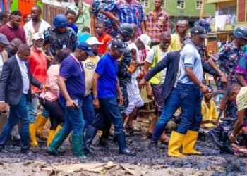 PHOTOS | Flooding: Sanwo-Olu Orders Demolition of Illegal Structures | METROWATCH