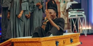 PHOTOS | Samuel Oguche, Gospel Singer, Arrives Stage in a Coffin | METROWATCH