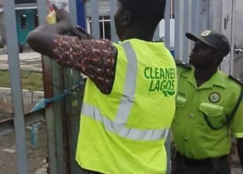 PHOTOS | Lagos Seals Shopping Mall over Filthy Environment, Others | METROWATCH