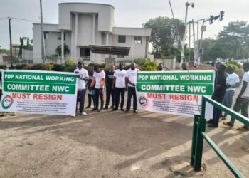 PHOTOS | Protesters Storm PDP Headquarters, Demand Damagum’s Resignation | METROWATCH
