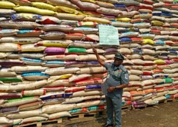 PHOTOS | Customs Seize Smuggled Cars, Others, Arrest Suspects | METROWATCH