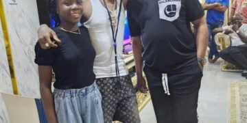 Wizkid Pays Surprise Visit to MC Oluomo | METROWATCH