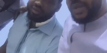 Actor Odunlade Visits Azeez Ijaduade in Hospital | METROWATCH