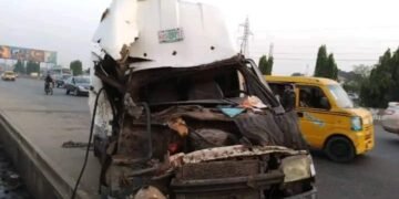 One Injured as Bus Rams into Truck in Lagos | METROWATCH