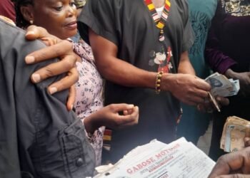More Commuters Queue up for President Bola Tinubu’s 50% Transport Fare Discount | METROWATCH