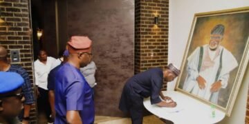 Abdulrazaq, Makinde Visit Akeredolu’s Family in Ibadan | METROWATCH