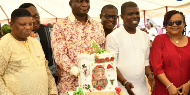 *The NDDC Managing Director, Dr Samuel Ogbuku, (2 nd left) cutting the cake
during the Annual Thanksgiving Service organised by the NDDC Christian
Fellowship at the Commission’s headquarters in Port Harcourt.
