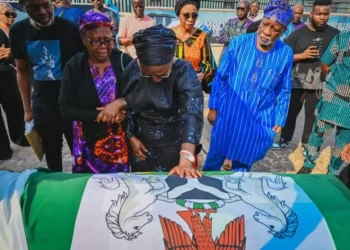 PHOTOS | Tears as Rotimi Akeredolu’s Remains Arrive Nigeria | METROWATCH