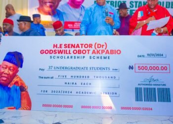 Senator Akpabio Fetes Thousands of Constituents,  Awards N.5m Scholarship to 37 | METROWATCH