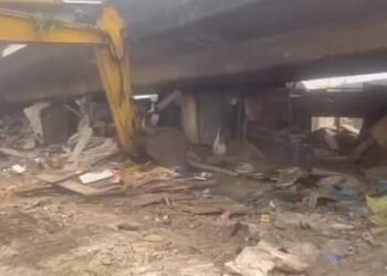 PHOTOS | Lagos Destroys Shanties, Dislodges Squatters under Ijora Bridge | METROWATCH