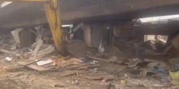 PHOTOS | Lagos Destroys Shanties, Dislodges Squatters under Ijora Bridge | METROWATCH