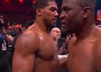 Don’t Leave Boxing, Anthony Joshua Advises Ngannou after A Devastating Knockout | METROWATCH