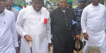 PHOTOS | Dignitaries Arrive Rivers Community for Wigwe’s Burial | METROWATCH
