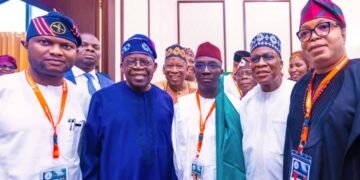 EDO 2024 | President Tinubu Presents APC Flag to Senator Okpebholo | METROWATCH