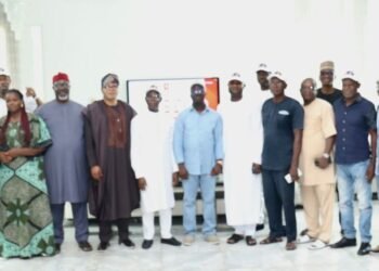 EDO 2024 | PDP Leaders in 8 Council Areas Loyal to Gov Obaseki Decamp to APC | METROWATCH