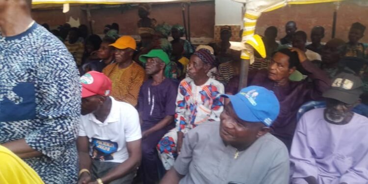 **A cross-section of former LP members in Esan North-east LGA, Edo State that decamped to the APC