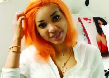 Ex-naira Mutilator Simi Gold Consoles Bobrisky Amid EFCC Trial | METROWATCH