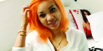Ex-naira Mutilator Simi Gold Consoles Bobrisky Amid EFCC Trial | METROWATCH