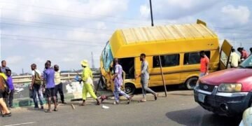 BREAKING | Passengers Thrown into Lagoon as Bus Crashes on Third Mainland Bridge | METROWATCH