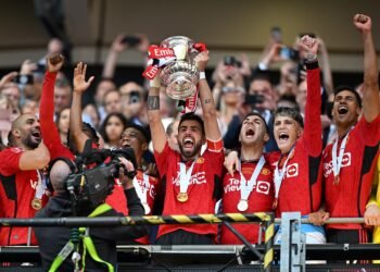 FA Cup Final: Man Utd Beat City to Win Trophy | METROWATCH