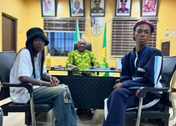 PHOTOS | James Brown Visits Bobrisky at Kirikiri Correctional Centre | METROWATCH