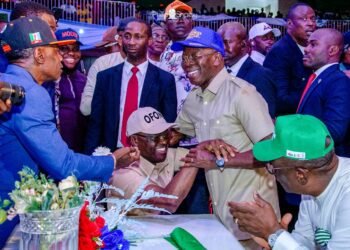 Edo 2024 | Shaibu Kneels, Reunites With his ‘Father’, Oshiomhole | METROWATCH