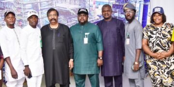 Nigerian Students Pass Vote of Confidence on Dangote Refinery | METROWATCH