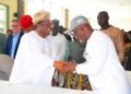 *Umahi  (l) exchanging pleasantries with Gov. Aiyedatiwa (r).