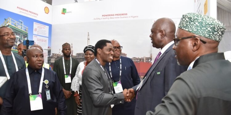 At the ongoing Practical Nigerian Content Conference & Exhibition in Yenagoa, Bayelsa State… Shell Companies in Nigeria General Manager Nigeria Content, ‘Lanre Olawuyi, welcome the minister of state for Petroleum Resources (Oil), Heineken Lokpobiri to the Exhibition Booth of Shell