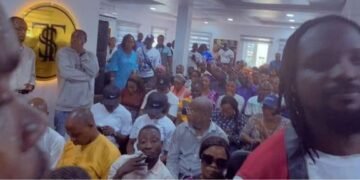 Aggrieved Investors Storm CBEX Lagos Office, Break into Premises
