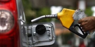 Nigerians Can’t Get Cheaper Fuel Amid Crude Price Drop, Refiners Give Reason 