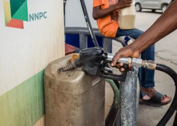 Nigerians Dump NNPCL Filling Stations over Petrol Price